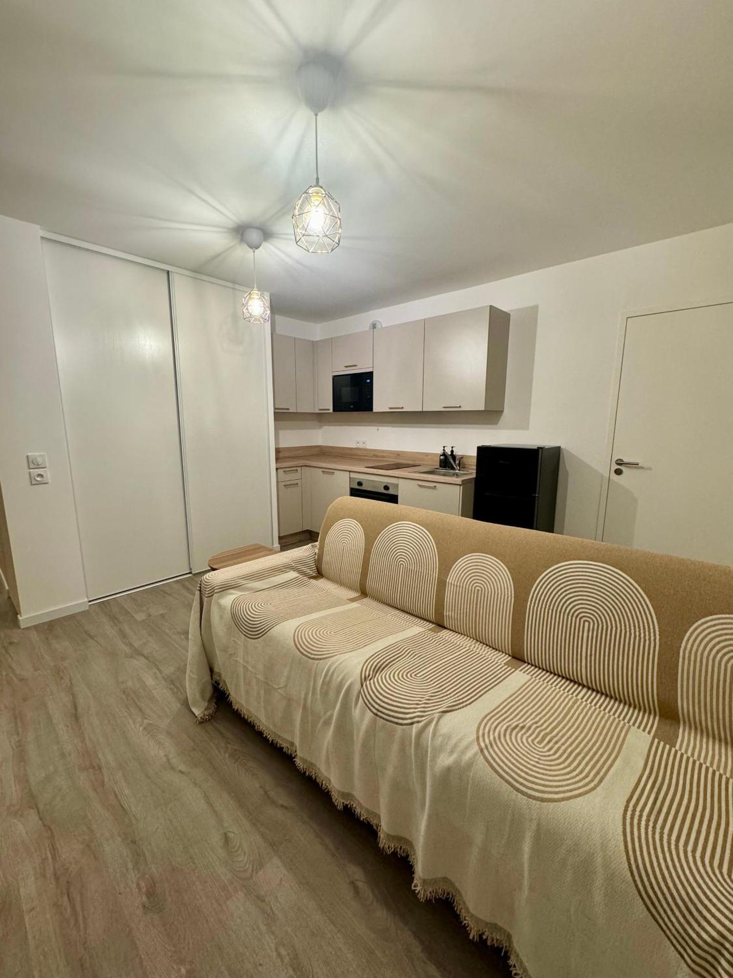Moderne Et Equipe, Proche Du Rer, Paris & Aeroport D'orly En 20 Min, Lit Bebe Sur Demande Apartment *